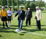 Altlandeshauptmann Josef Krainer und die Landeshauptleute Franz Voves und Hermann Schützenhöfer nahmen den Ankick beim Benefizspiel in Kapfenstein vor. © Fotos: Pilz; bei Quellenangabe honorarfrei