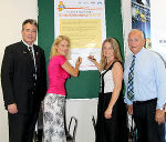 BH Müller, LR Grossmann, Projektleiterin Distl und Bgm. Becwar (v.l.) bei der Unterzeichnung der Charta ©      
