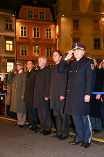 Militärkdt. Zöllner, Bgm. Nagl, LH-Stv. Schützenhöfer, LH Voves und Landespolizeidirektor Klamminger (v.l.) bei der Flaggenparade am Grazer Hauptplatz