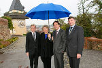 LR Christian Buchmann, EU-Kommissarin Viviane Reding, LH Franz Voves und EU-Abg. Jörg Leichtfried (v. l.) auf dem Grazer Schloßberg