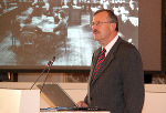 Landesarchivdirektor Josef Riegler präsentierte die innovative Datenbank.