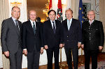 Landesamtsdirektor Helmut Hirt, OLÄG-Präsident Manfred Scaria, LH Franz Voves, Konsul Johannes Hornig und 2. LT-Präsident Franz Majcen, v.l. © steiermark.at / Platzer