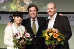 Im Namen der Sportler bedankten sich Schwimmerin Eva Chaves-Diaz (l.) und Abfahrtsweltcupsieger Klaus Kröll (r.) bei LH Voves.