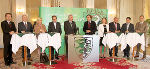 Klubobmann Christopher Drexler, LR Seitinger, LR Edlinger-Ploder, LR Buchmann, LH-Vize Schützenhöfer, LH Voves, LR Vollath, LR Schrittwieser, LR Schickhofer und Klubobmann Walter Kröpfl, v.l. © steiermark.at / Platzer