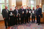 LH-Vize Hermann Schützenhöfer, Otto Strohmaier, Johann Christof, Claus J. Raidl, Franz Eckert, Karl Harnoncourt, Günter Brus und LH Franz Voves (v. l.) © Foto: steiermark.at/Frankl