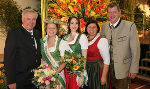 LH-Vize Schützenhöfer, Blumenkönigin Lena I., Blumenprinzessin Kordula I., Landesblumenschmuckbewerb-Verantwortliche Renate Jausner-Zotter und Gärtner-Obmann Lienhart (v.l.)