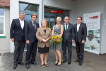 Vor dem Jugend am Werk Zubau in Knittelfeld: JaW-Geschäftsführer Walter Ferk, LH Franz Voves, JaW-Aufsichtsratsvorsitzende Anna Rieder, Zweigstellenleiterin Claudia Weiss, LH-Stv. Siegfried Schrittwieser und JaW-Geschäftsführer Walerich Berger (von links)