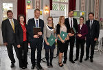 Vizerektor Peter Scherrer, die Dekanin der URBI-Fakultät Barbara Gasteiger-Klicpera, die Ausgezeichneten Ivo Hanifl, Teresa Wiedemayr, Patrizia Krenn sowie Gottfried Rath, Institutsleiterin Sylvia Titze sowie LH Voves (v.l.)