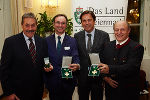 Landeshauptmann Voves (2.v.r.) mit den geehrten Peter Putzgruber, Herbert Rohrer und Friedrich Schalk (v.l.). ©      
