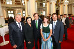 Landesschulrat-Vize Wolfgang Erlitz, Landesschulratspräsidentin Elisabeth Meixner, LH Franz Voves, Julia Höll und Bildungslandesrat Michael Schickhofer beim Empfang der frischgebackenen Maturanten (v.l.) ©      