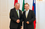 Landeshauptmann Hermann Schützenhöfer begrüßte den Botschafter der Republik Slowenien, Andrej Rahten in der Grazer Burg.  ©      