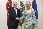 Zu ihrem Antrittsbesuch begrüßte Landeshauptmann Hermann Schützenhöfer die neue nigerianische Botschafterin Vivian Nwunaku Rose Okeke in der Grazer Burg. ©      