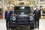 Landeshauptmann Hermann Schützenhöfer und Landeshauptmann-Stellvertreter Michael Schickhofer freuen sich über den Produktionsstart der neuen Mercedes Benz G-Klasse in Graz. ©      