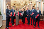 Sub auspiciis Promotion in der Aula der Alten Universität: Andreas Windischbacher, Andreas Habring, Barbara Gigerl, Andrea Pferscher, Landesrätin Claudia Holzer (in Vertretung von LH Mario Kunasek), Landesrat Willibald Ehrenhöfer, Reinhard Lüftenegger und Fikret Bašić (v.l.) 